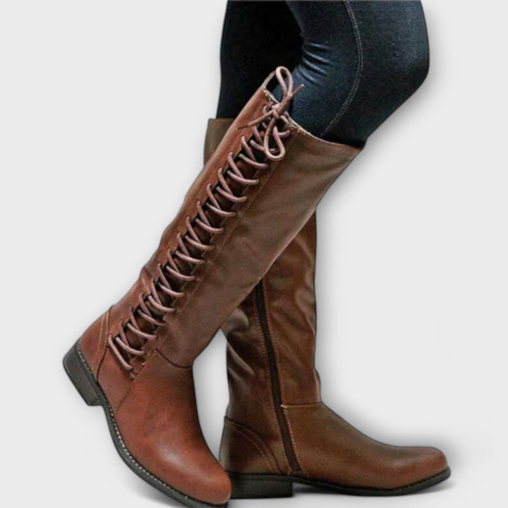 Lúcia - Botins com atacadores elegantes