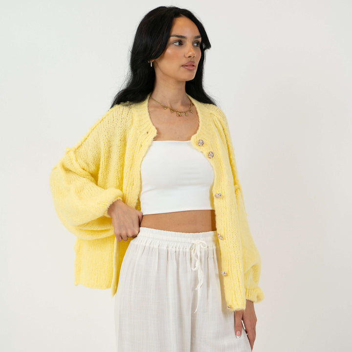 Cardigã Feminino Oversized de Tricô com Botões Dourados