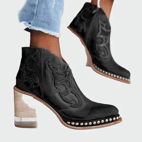 Botas de couro bordadas
