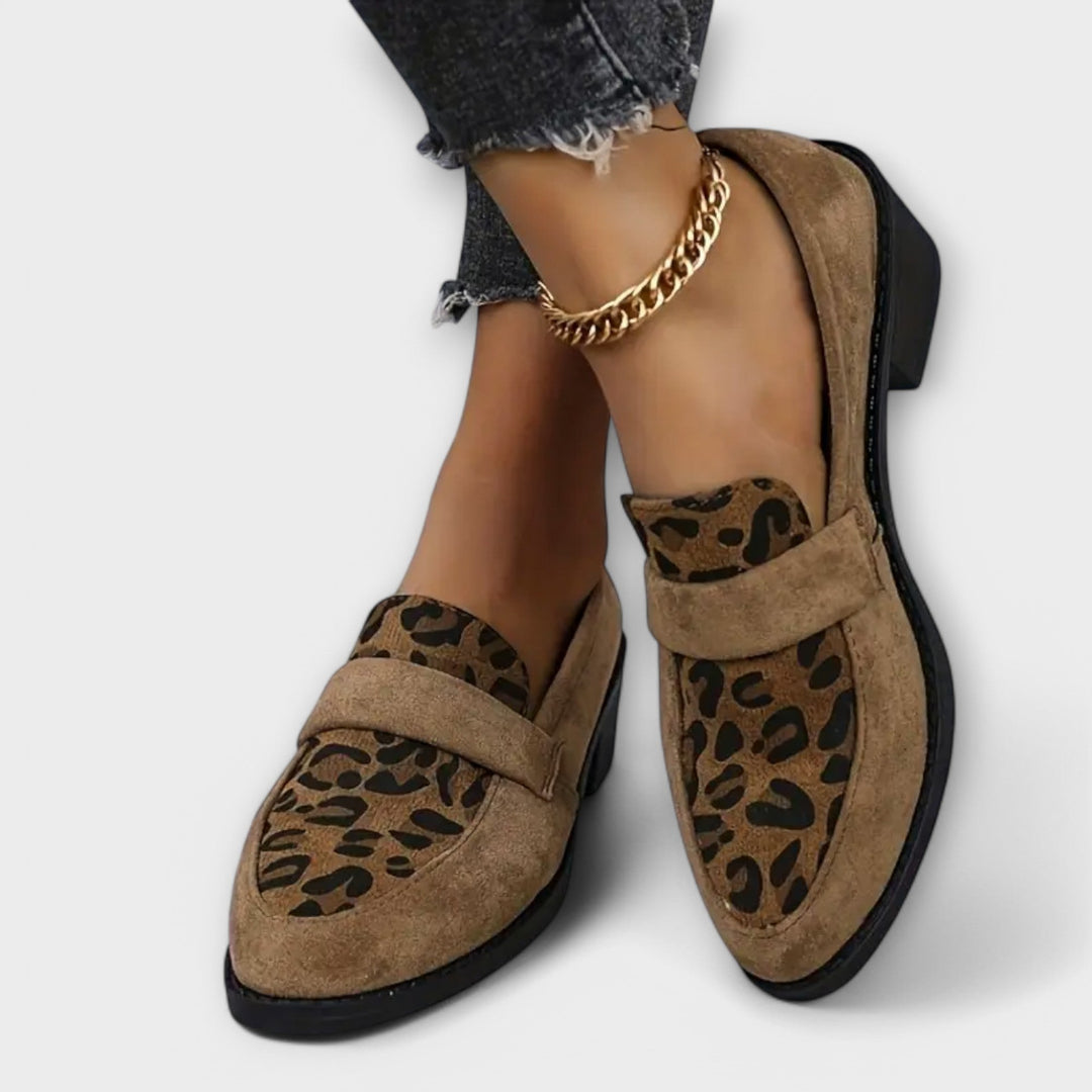 Sapatos femininos elegantes com padrão de leopardo