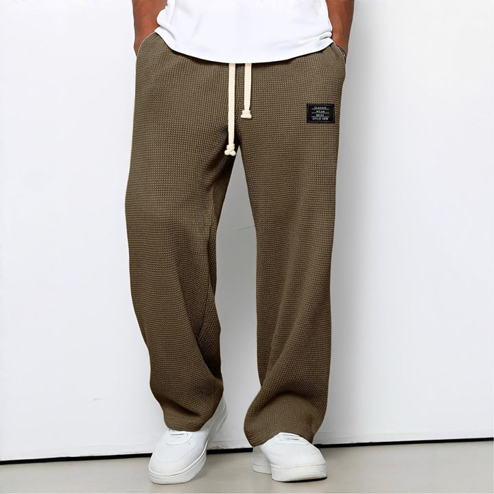 Calça Masculina Confortável com Corte Larguinho e Cintura Ajustável