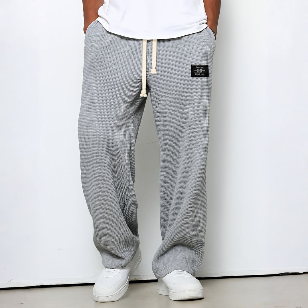 Calça Masculina Confortável com Corte Larguinho e Cintura Ajustável