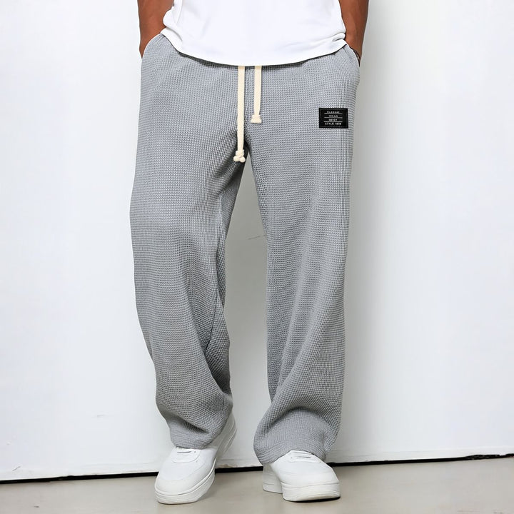Calça Masculina Confortável com Corte Larguinho e Cintura Ajustável