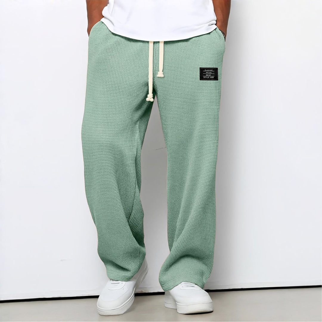 Calça Masculina Confortável com Corte Larguinho e Cintura Ajustável
