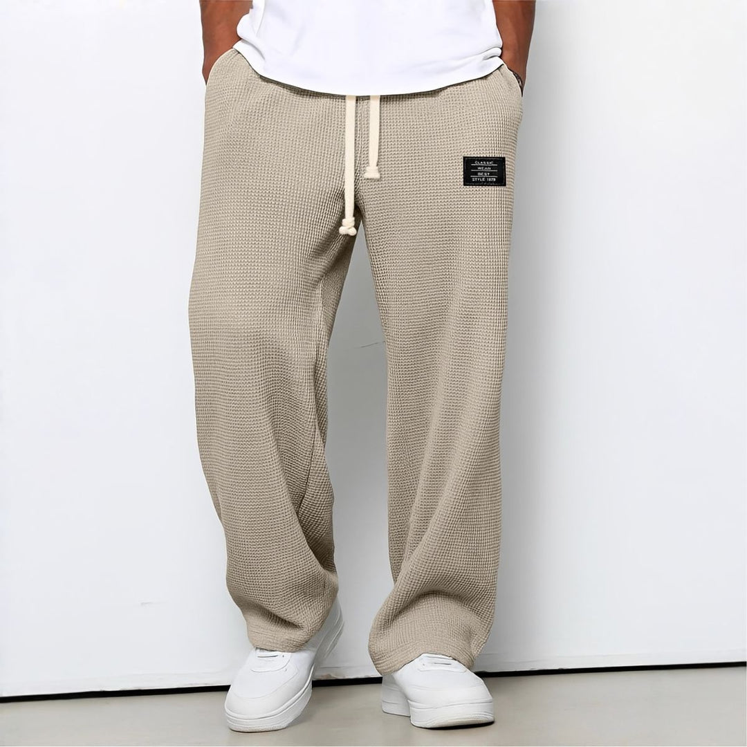 Calça Masculina Confortável com Corte Larguinho e Cintura Ajustável