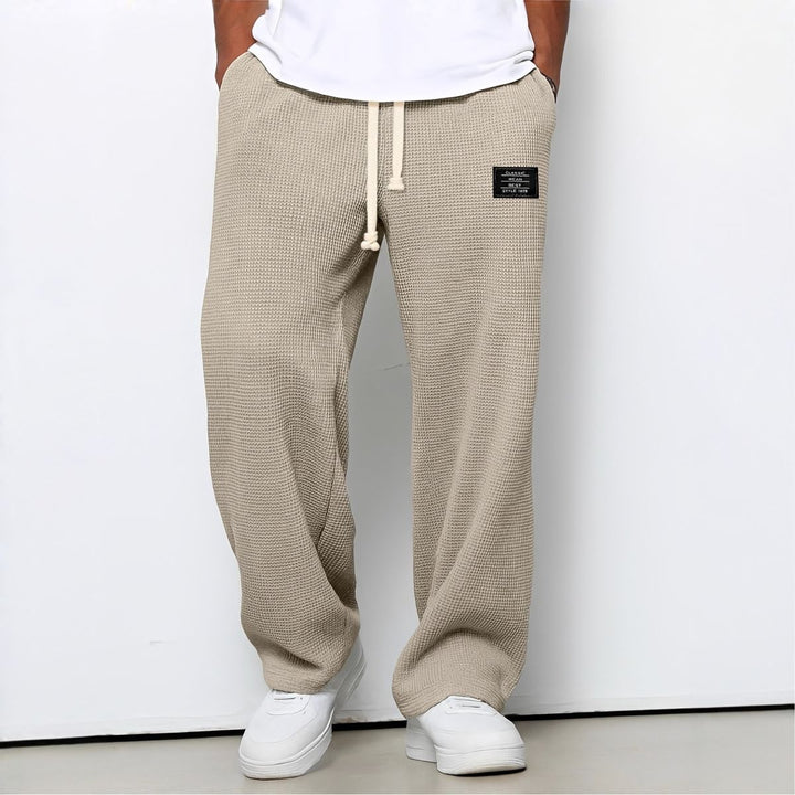 Calça Masculina Confortável com Corte Larguinho e Cintura Ajustável