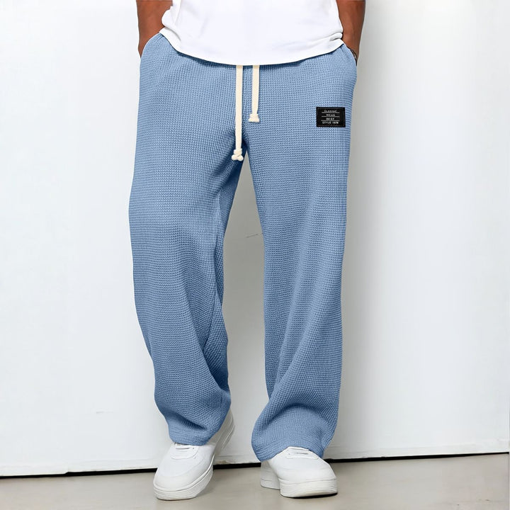 Calça Masculina Confortável com Corte Larguinho e Cintura Ajustável
