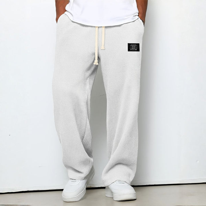 Calça Masculina Confortável com Corte Larguinho e Cintura Ajustável