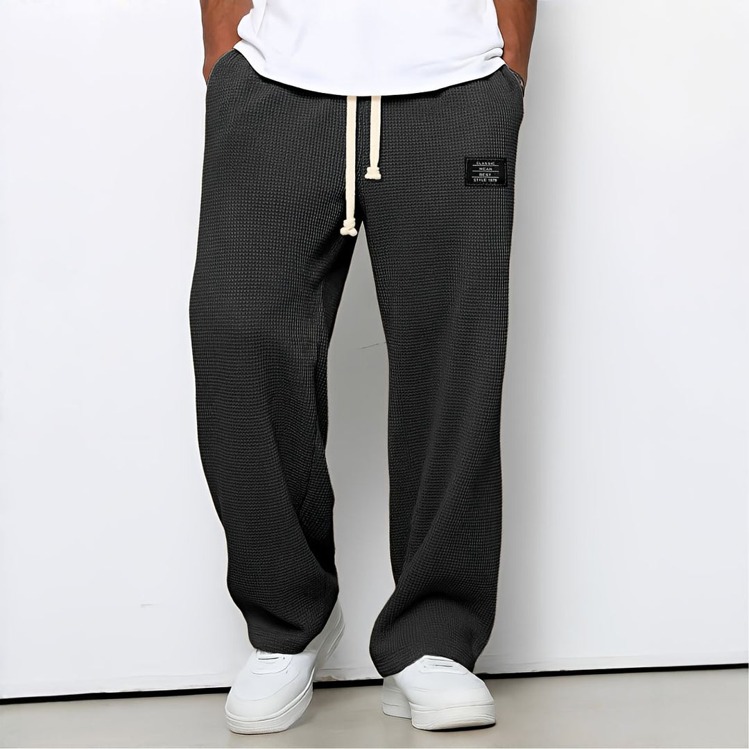 Calça Masculina Confortável com Corte Larguinho e Cintura Ajustável