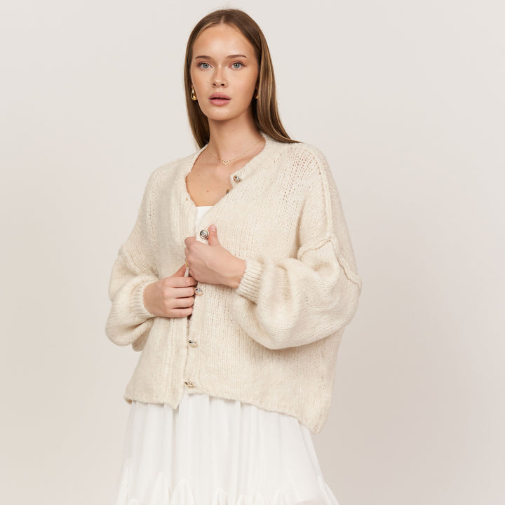 Cardigã Feminino Oversized de Tricô com Botões Dourados