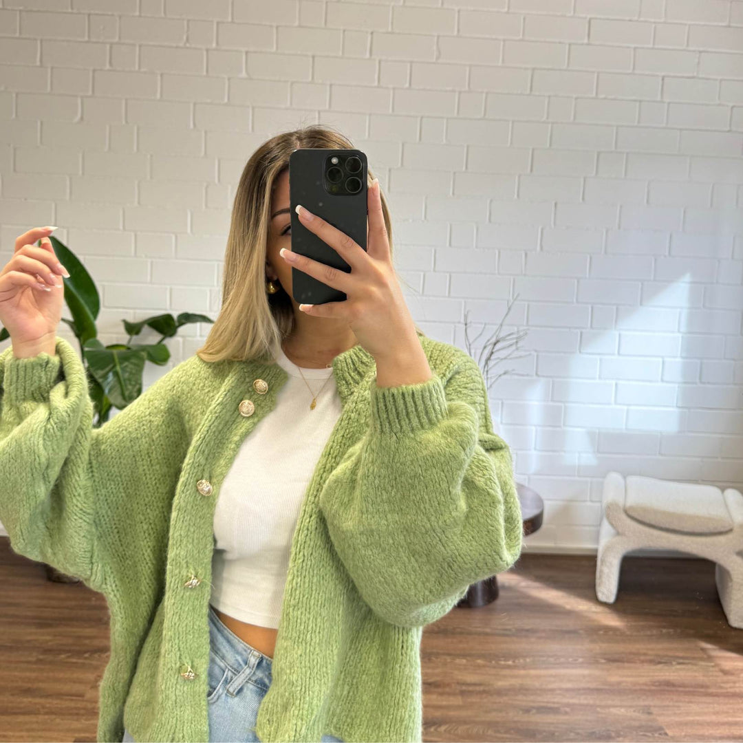 Cardigã Feminino Oversized de Tricô com Botões Dourados